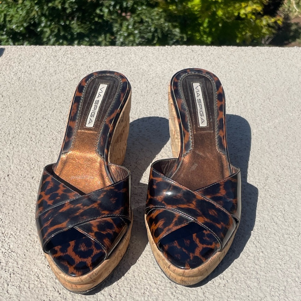 Georgians leopard slides